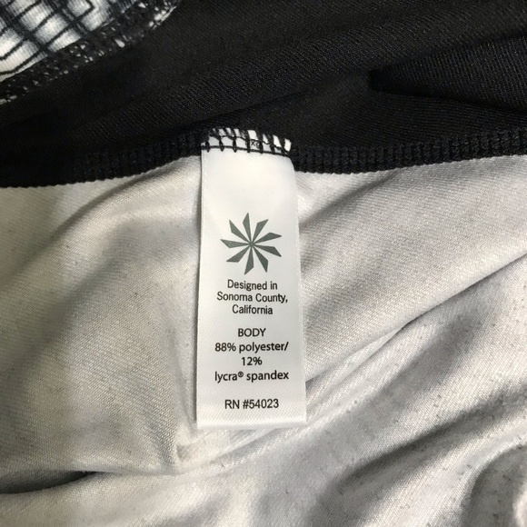 Athleta Black White Chaturanga Capri size Medium - Picture 7 of 8